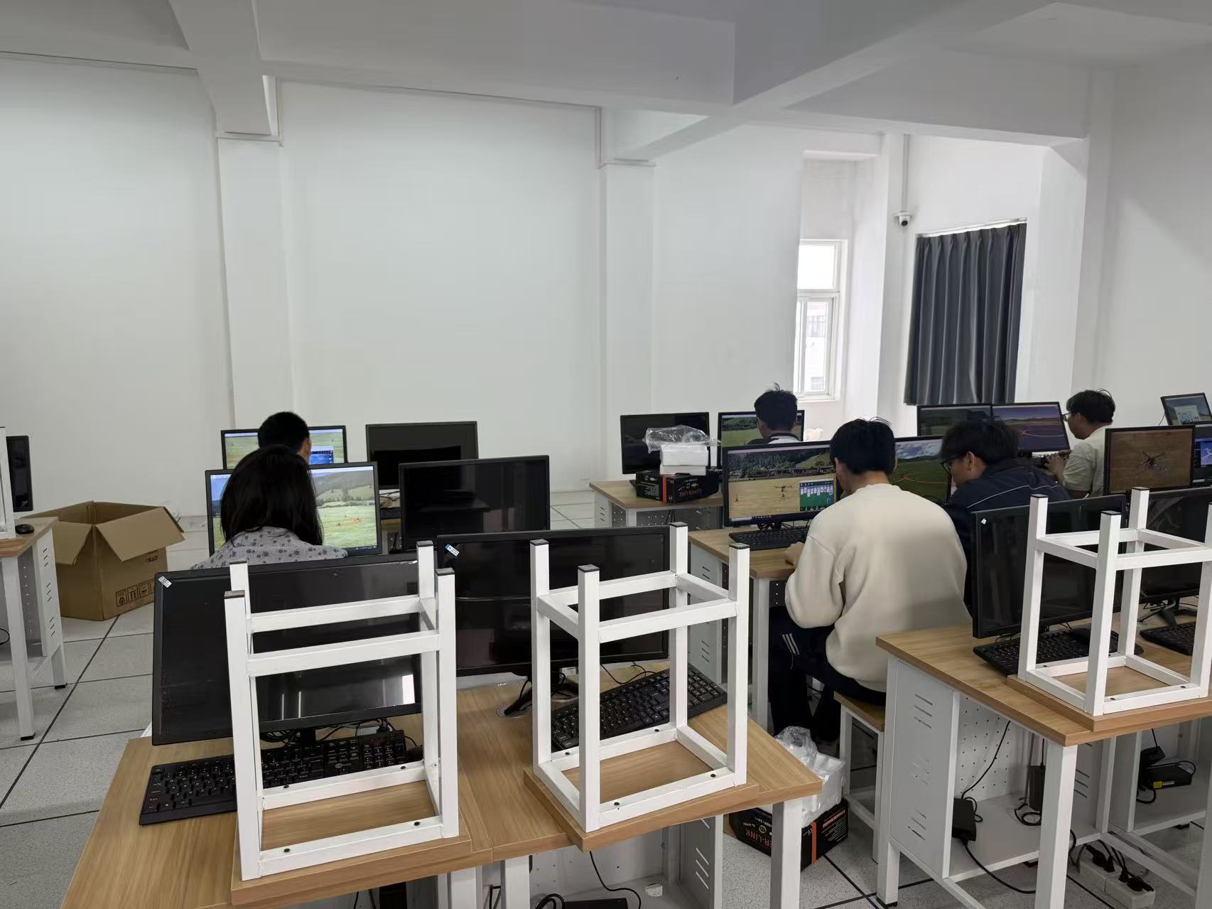海粤学校模拟器机房