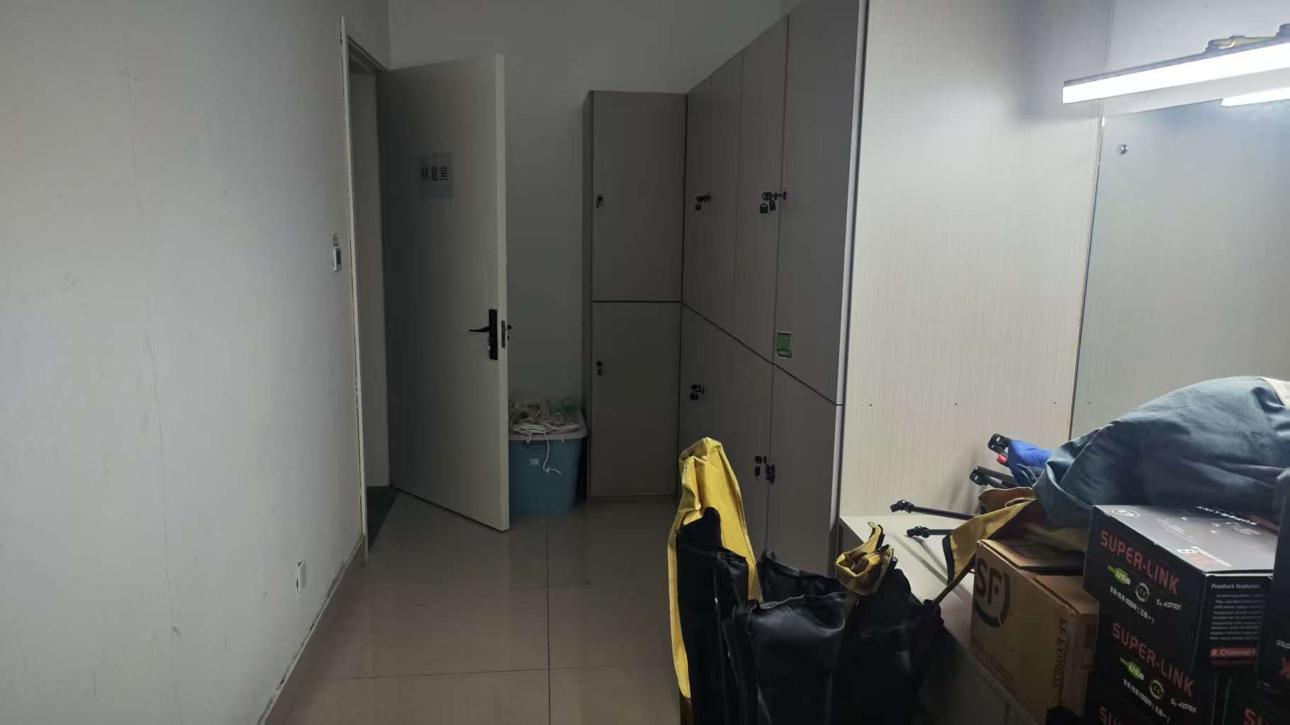 泰州学院储物仓